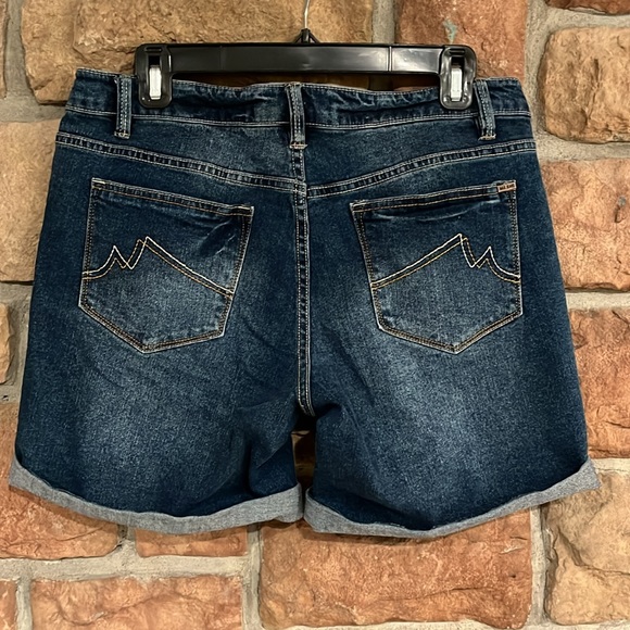 Women’s shorts - Picture 2 of 6